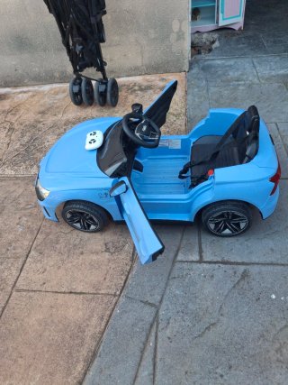 Coche eléctrico Audi RS e-tron GT azul