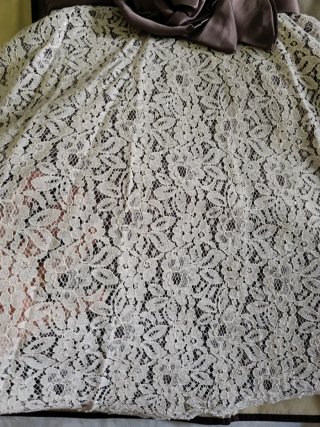Traje de gala marrón y blanco