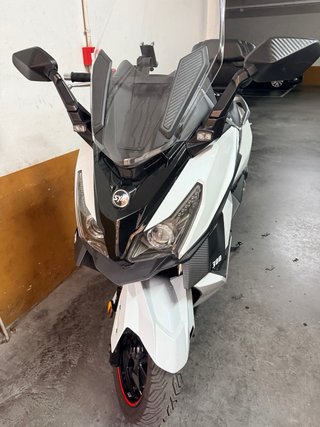 Moto SYM Cruisym 300 Maxi Scooter