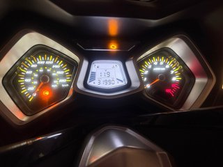 Moto SYM Cruisym 300 Maxi Scooter