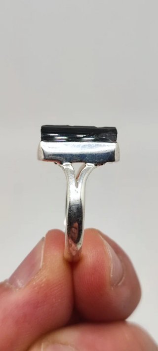 Anillo de Plata y Turmalina Negra.