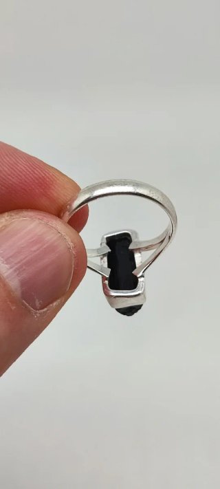Anillo de Plata y Turmalina Negra.