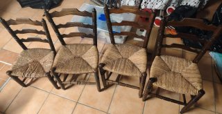 Juego de 4 sillas antiguas. Precio unitario.