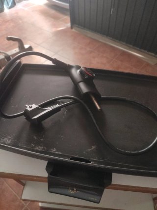 Plancha eléctrica negra