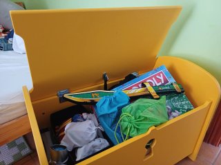 Baúl infantil IKEA TROGEN amarillo