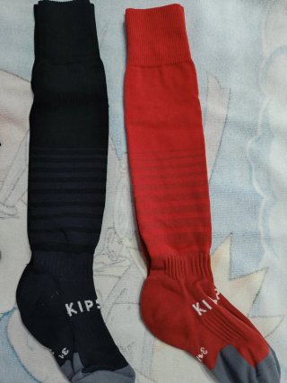 Medias y espinilleras de fútbol Kipsta