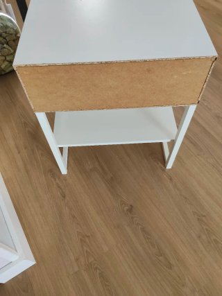 Mesita de noche Ikea blanca y madera