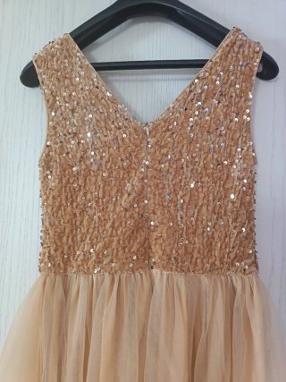 Vestito da cerimonia beige e oro