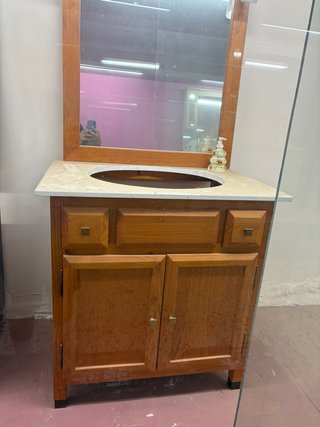 Mueble de baño con espejo madera y mármol