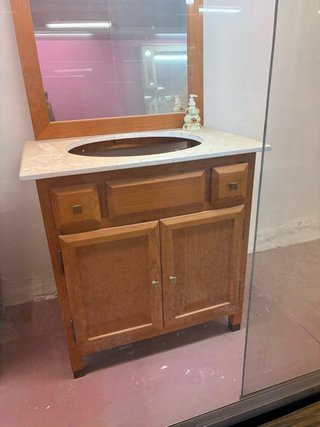 Mueble de baño con espejo madera y mármol