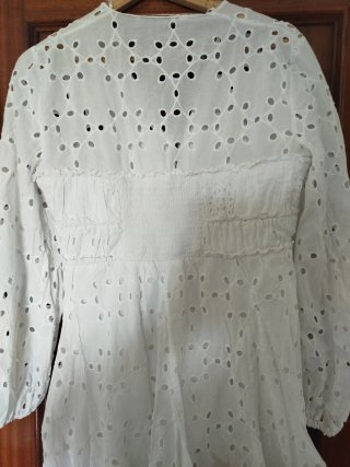 Vestido blanco corto bordado