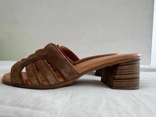 Sandalias Charola ante topo tacón medio
