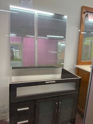 Mueble de baño con espejo