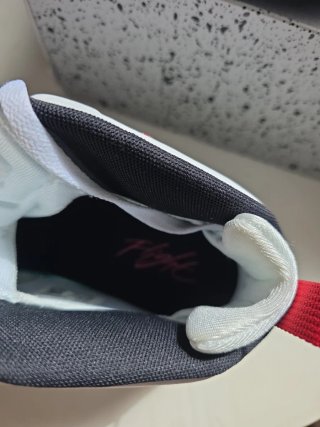 Jordan MVP Blancas y Rojas