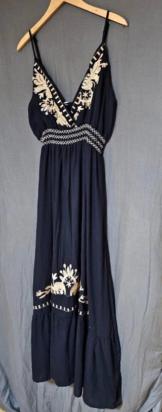 Vestido largo negro bordado boho