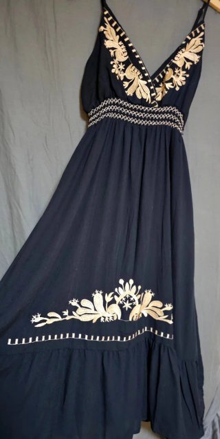 Vestido largo negro bordado boho