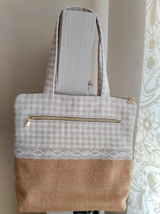 Bolso de rafia con encaje