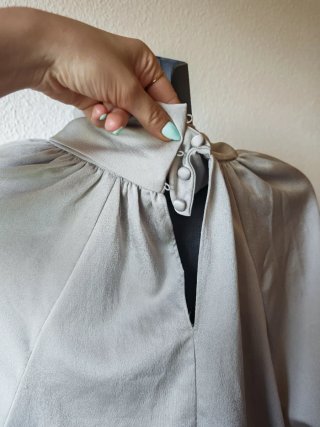 Blusa halter satinada beige talla única