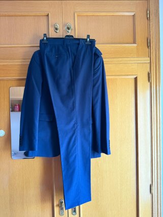 Traje azul marino talla 46