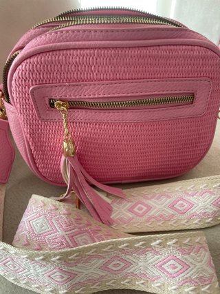 Bolso rosa cómodo con 4 bolsillos
