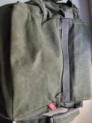 Bandolera Diesel estilo retro verde