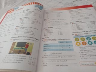 Libro de Inglés  1° ESO está un poco escrito