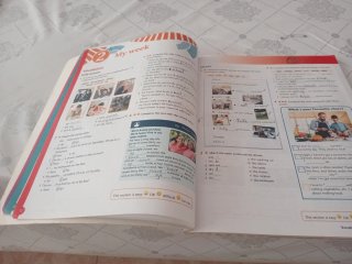 Libro de Inglés  1° ESO está un poco escrito