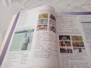 Libro de Inglés  1° ESO está un poco escrito