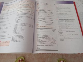 Libro de Inglés  1° ESO está un poco escrito