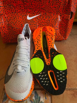 Zapatillas Nike Grises y Naranjas