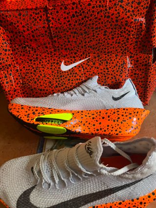 Zapatillas Nike Grises y Naranjas