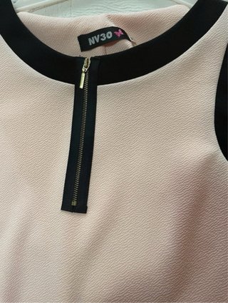 Vestido negro y rosa con encaje