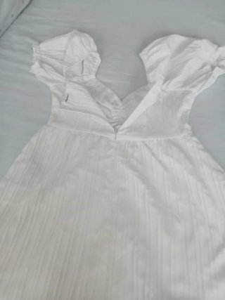 Vestido blanco con volantes