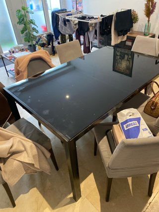 Mesa de comedor negra