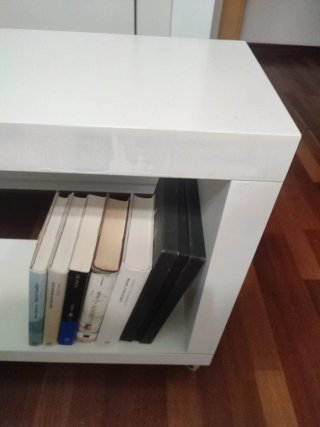 Estantería blanca con ruedas