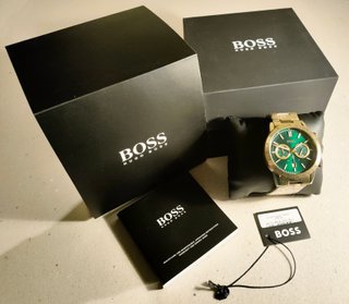 Reloj Boss nuevo, verde y dorado