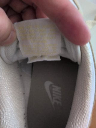 Zapatillas Nike Beige y Blancas