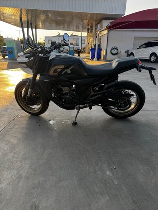 Zontes GK 350 Naked Negra