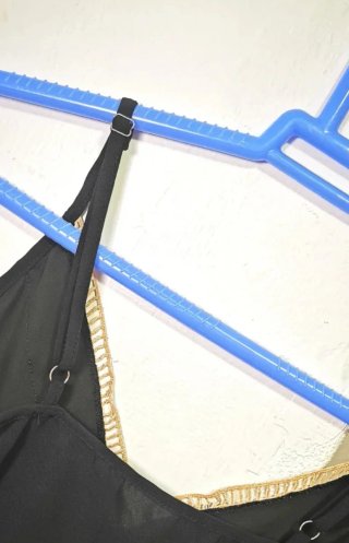 Top tirantes con encaje