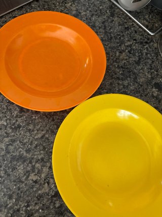 Platos infantiles de colores