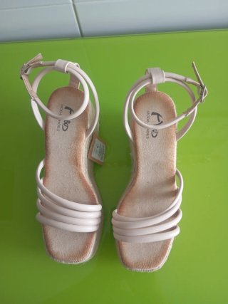 Sandalias cuña beige