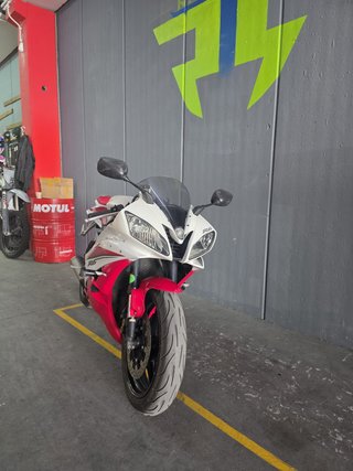 Yamaha R6 2006 Roja y Blanca