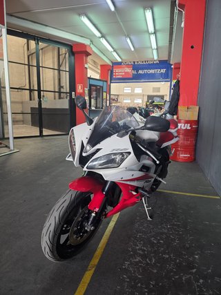 Yamaha R6 2006 Roja y Blanca