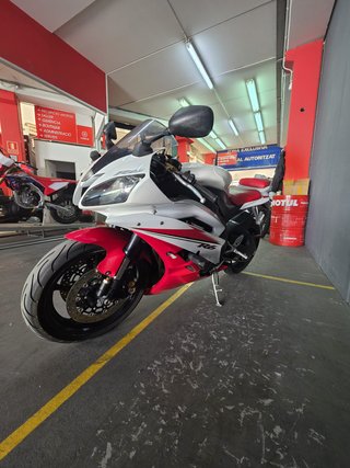 Yamaha R6 2006 Roja y Blanca
