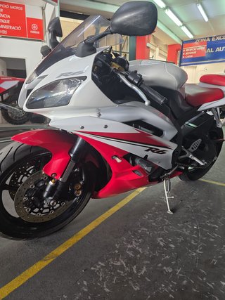 Yamaha R6 2006 Roja y Blanca