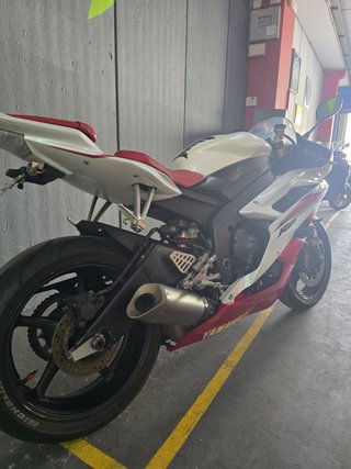 Yamaha R6 2006 Roja y Blanca