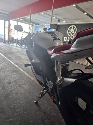 Yamaha R6 2006 Roja y Blanca
