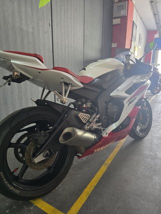 Yamaha R6 2006 Roja y Blanca
