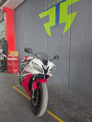 Yamaha R6 2006 Roja y Blanca