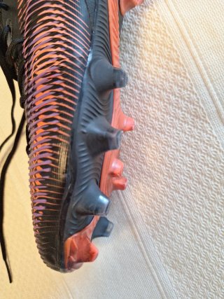 Scarpe da calcio Puma per bambini con tacchetti Taglia 38